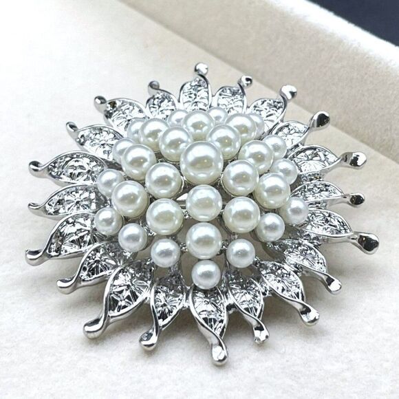 Silver with White Pearl Round Sunflower Vintage Style Pin Back Brooch - Picture 3 of 7